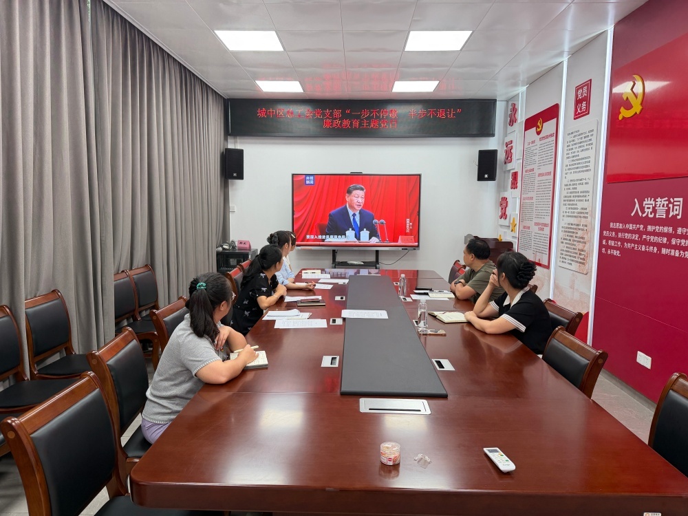 《一步不停歇 半步不退让》专题片.jpg