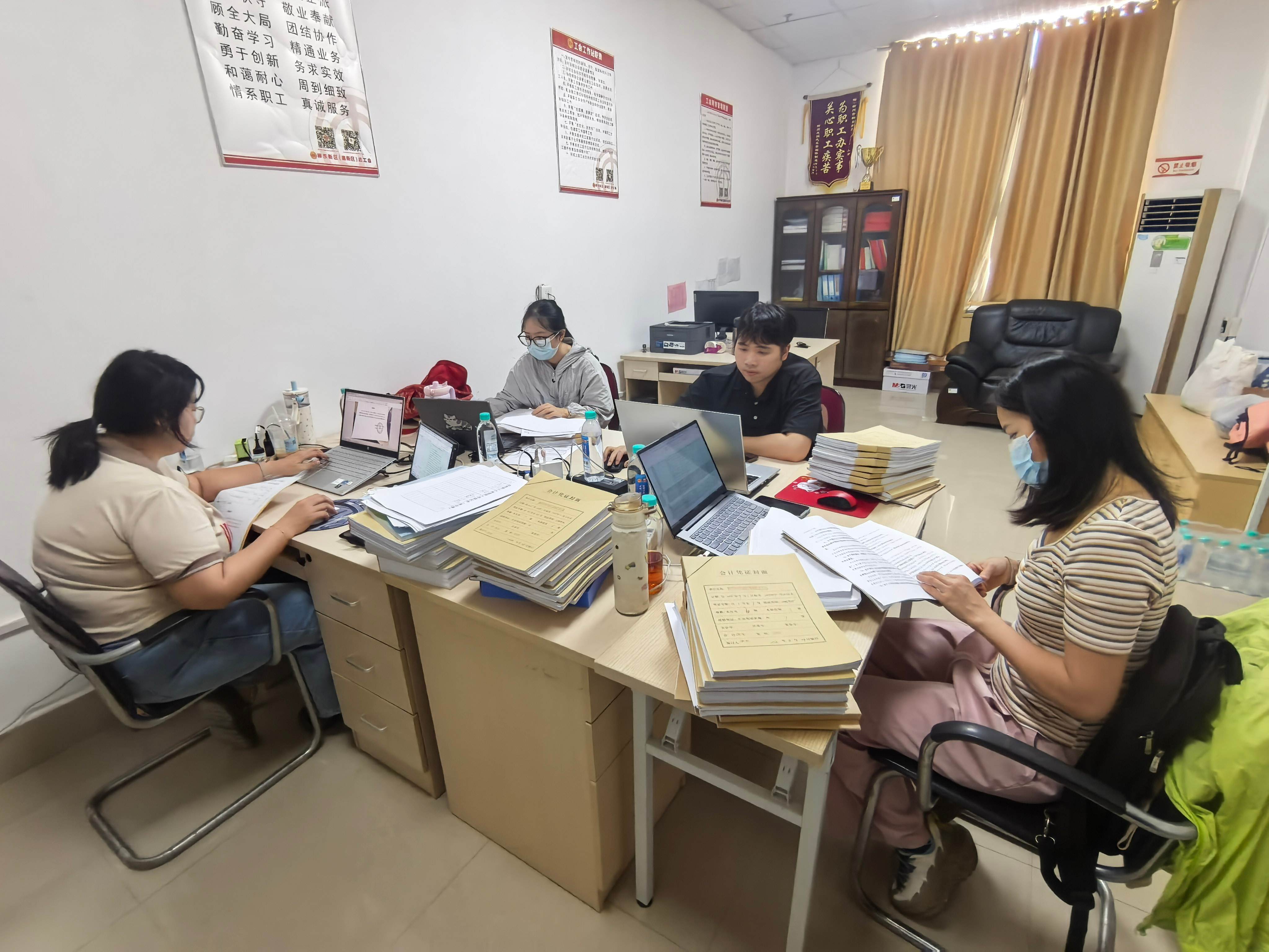 审计现场 摄影 罗洁.jpg